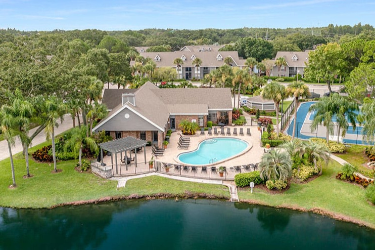 Aerial-Pool-02-The-Oaks-Of-Woodland-Park-Tampa-01 - Editado