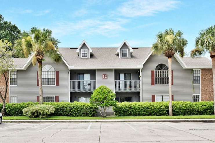 Building-Exterior-01-The-Oaks-Of-Woodland-Park-Tampa-02 - Editado