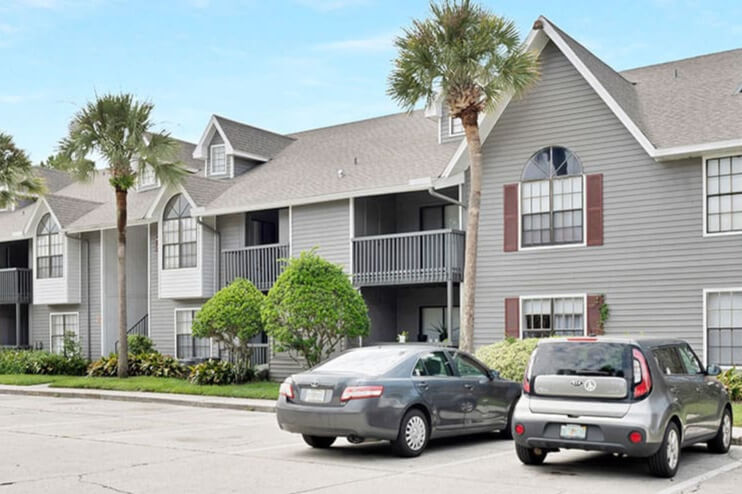 Building-Exterior-03-The-Oaks-Of-Woodland-Park-Tampa-04 - Editado